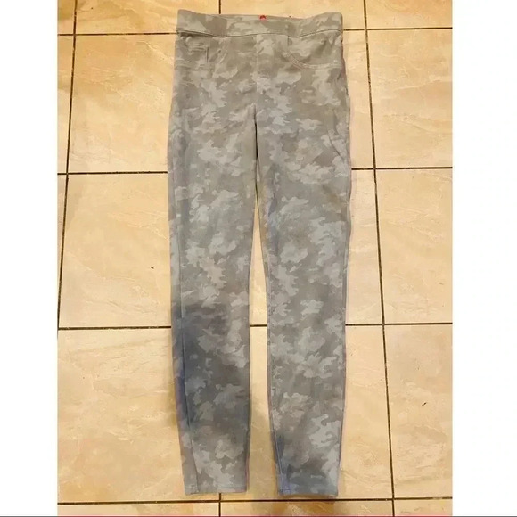 Spanx Ankle Jean-ish Leggings - Picture 3 of 6